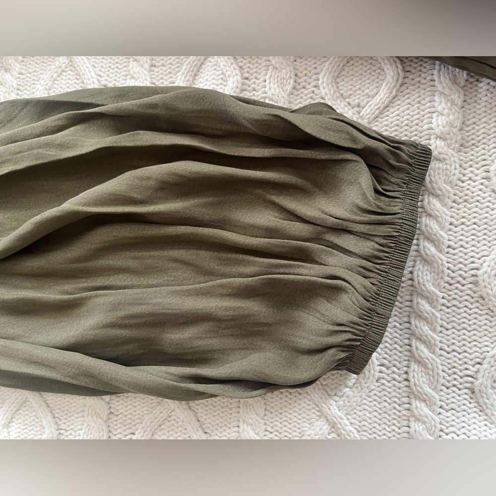 Socialite “Dusty” Olive Silky Smooth Long Sleeve Ruffle Dress Women’s Size L - Picture 8 of 16